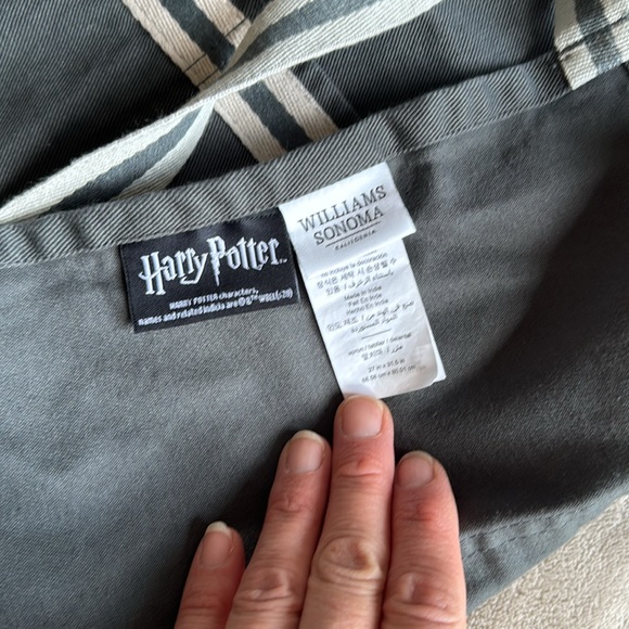Williams-Sonoma Harry Potter apron - Picture 3 of 3